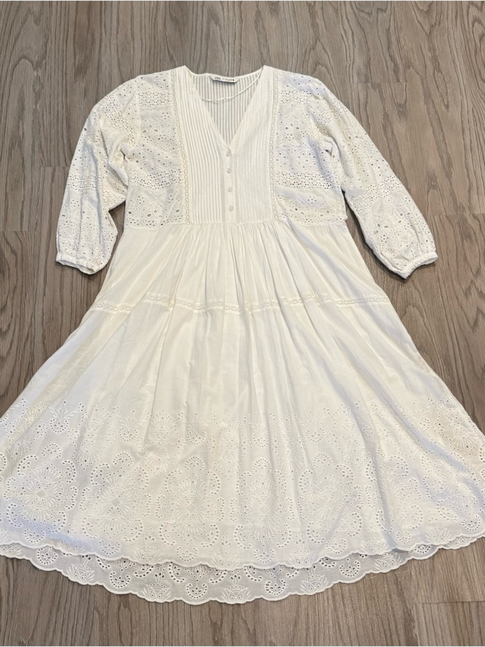 ZARA EMBROIDERED MIDI DRESS OYSTER WHITE V-NECK Medium Eyelet Dress